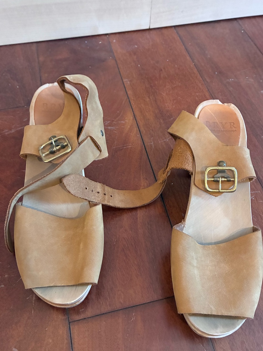 Bryr Tan Leather Open-Toe Buckle Clog Wooden Handmade Sandals